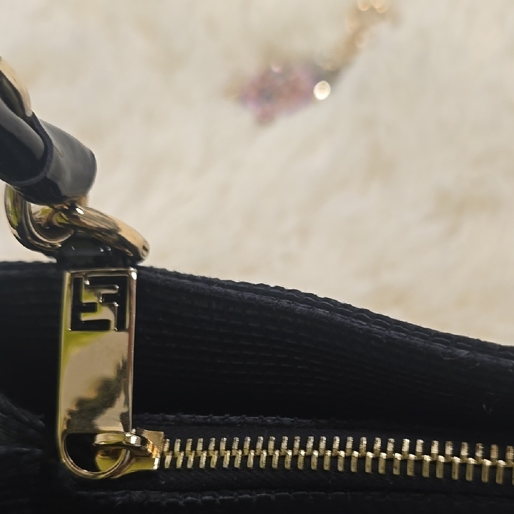 Elegant Black Handbag - Picture 4 of 13